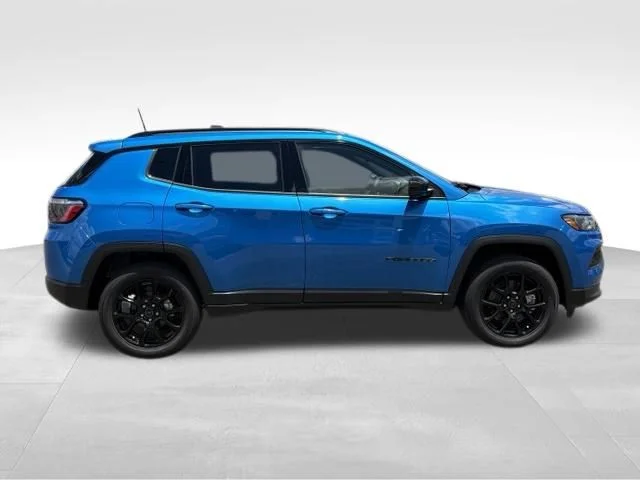 New 2026 Hydro Blue Pearl-Coat Exterior Paint Jeep Latitude image 8
