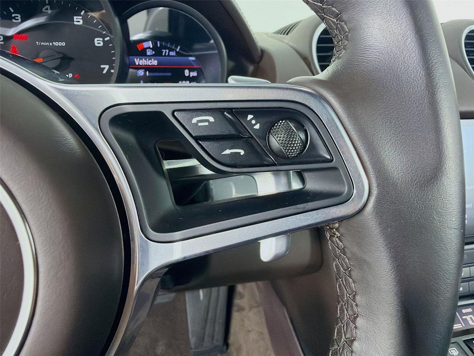 Used 2022  Porsche  image 13