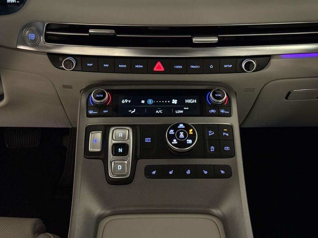 Used 2024 White Hyundai Calligraphy image 21