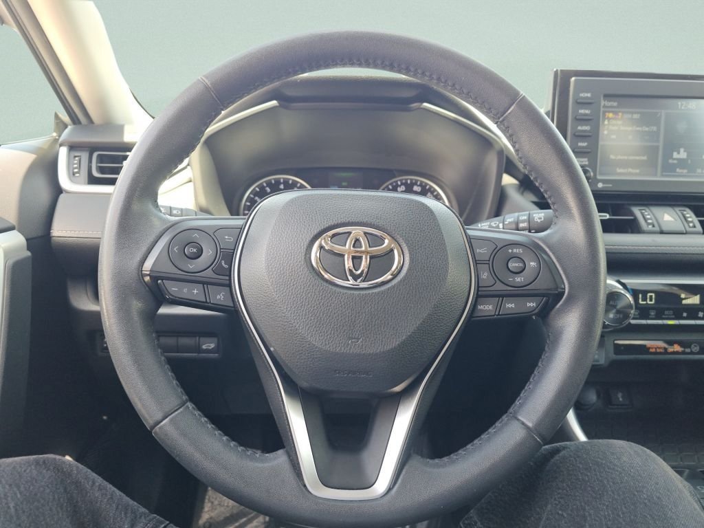 Used 2022 Silver Sky Metallic Toyota XLE Premium image 32