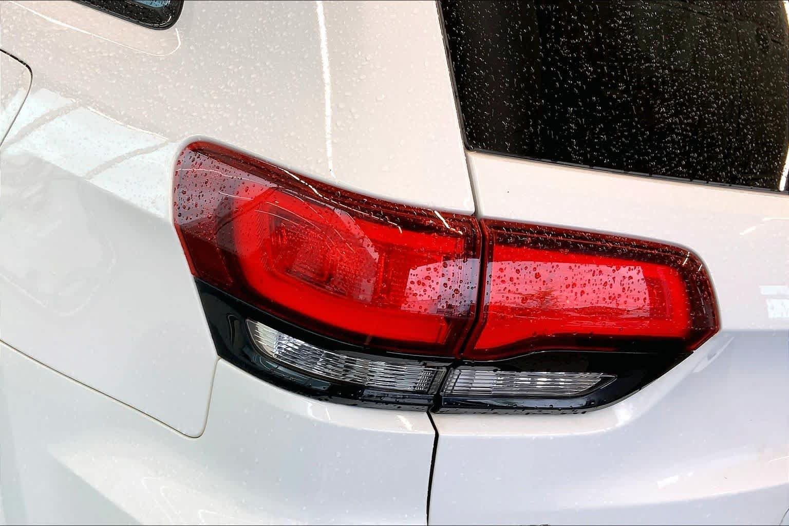 Used 2018 Bright White Clearcoat Jeep Altitude image 25