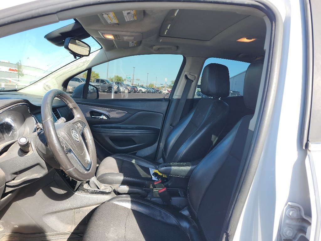 Used 2019 White Frost Tricoat Buick Preferred image 11