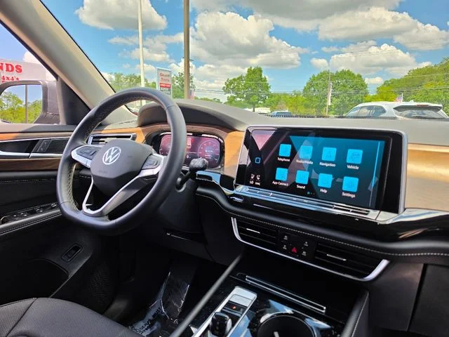 2024 Volkswagen Atlas SE w/Tech - Photo 13