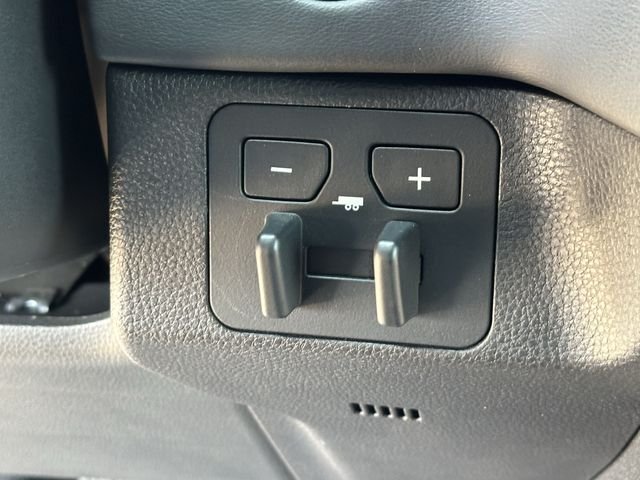 Certified Used 2025  Toyota Platinum image 23
