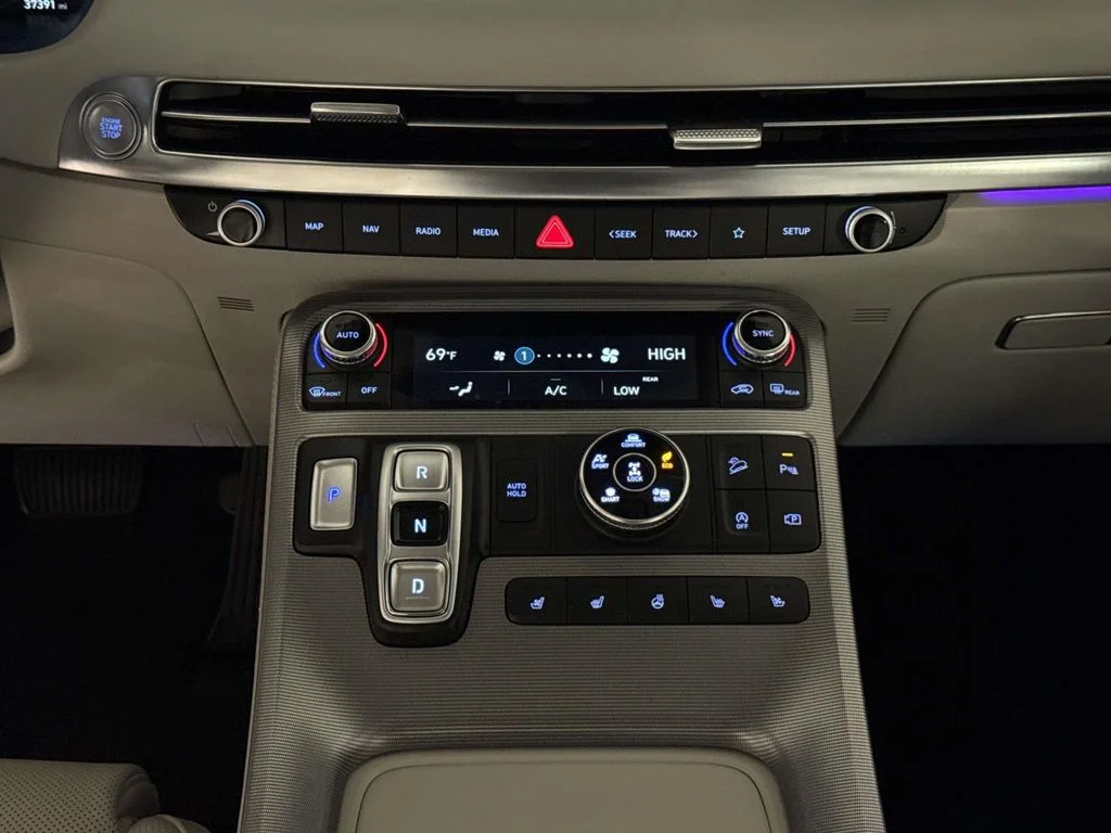 Used 2024 White Hyundai Calligraphy image 21