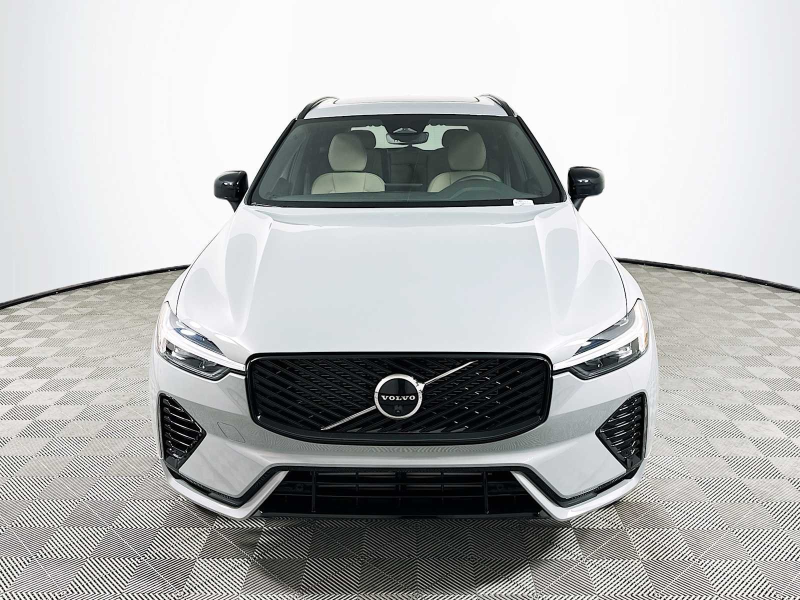 New 2026 Vapour Grey Volvo Plus image 2