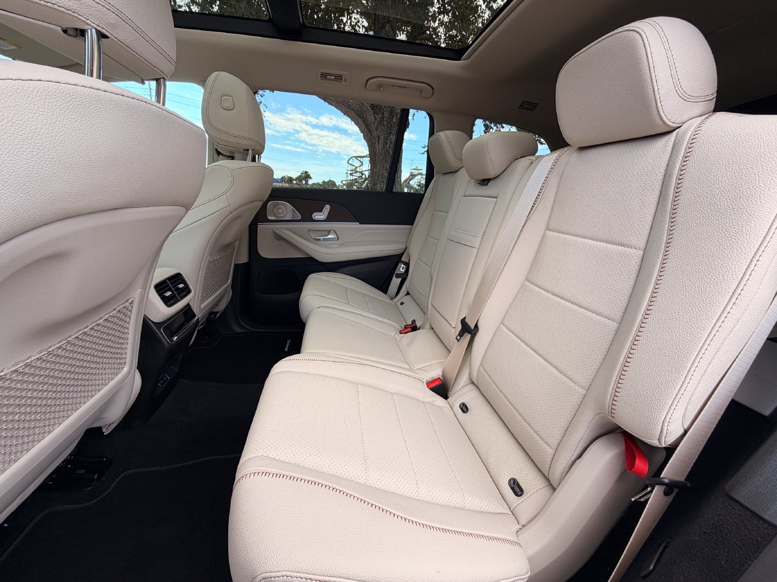 New 2027 White Mercedes-Benz GLS 450 image 13