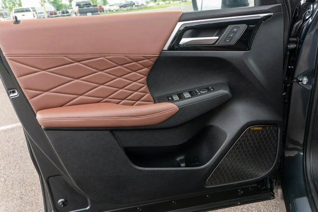Used 2026 Gray Mitsubishi  image 19