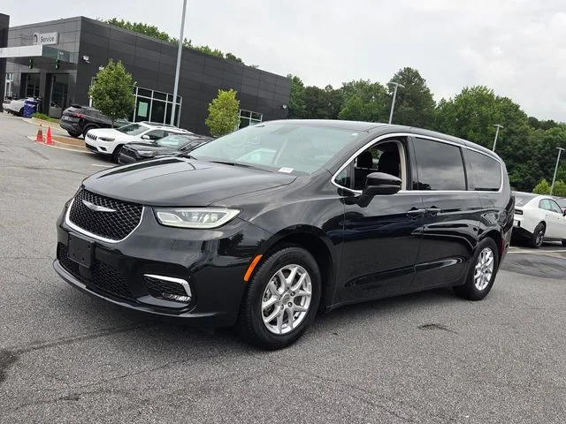 Used 2023 Black Chrysler Touring L image 3
