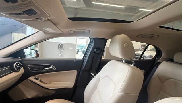 Used 2016 Black Mercedes-Benz GLA 250 image 14