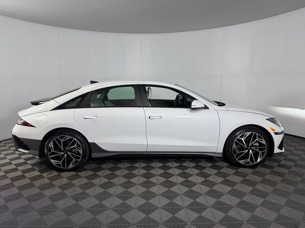 Used 2025 White Hyundai SEL image 7