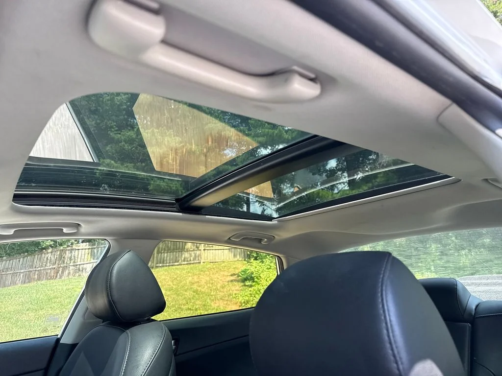 Used 2018 White Kia S image 21