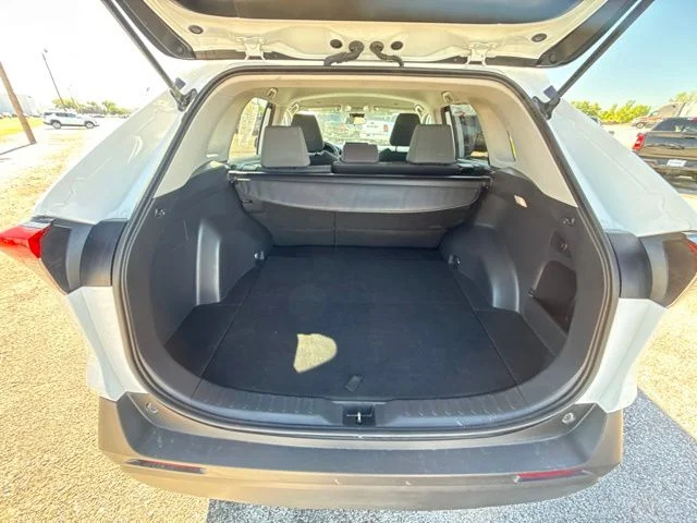 2024 Toyota RAV4 XLE - Photo 32