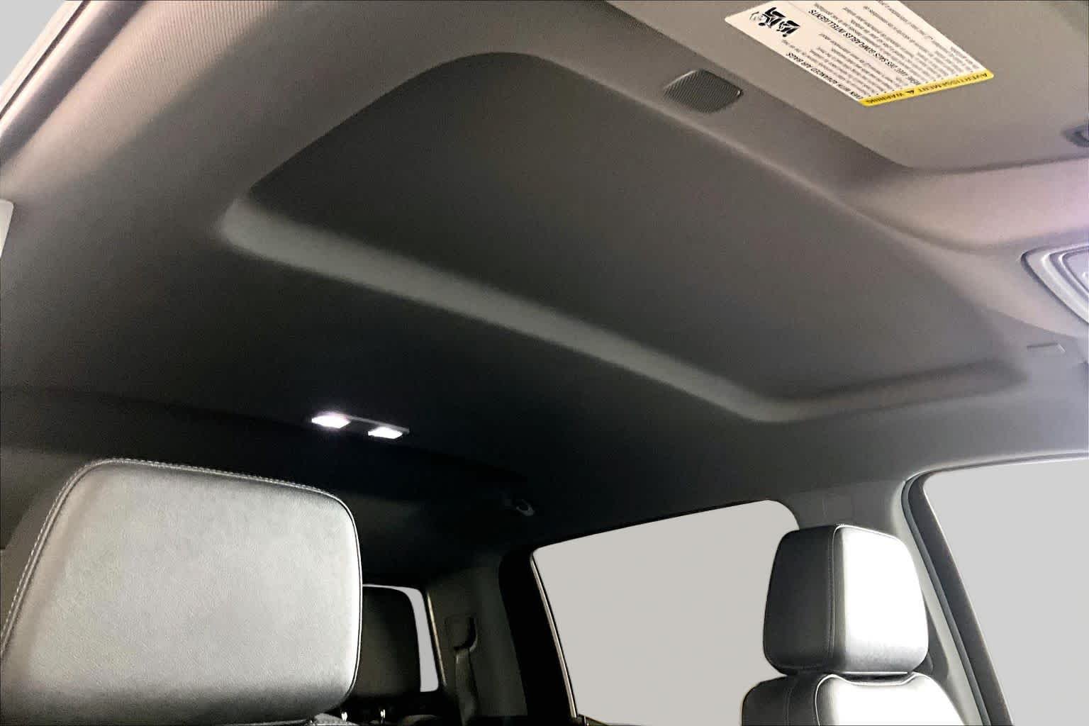 Used 2024 White Frost Tricoat GMC SLT image 13