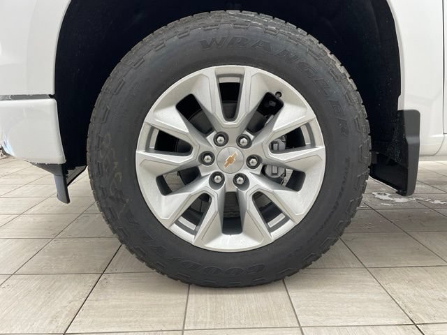New 2026 Summit White Chevrolet Custom image 6