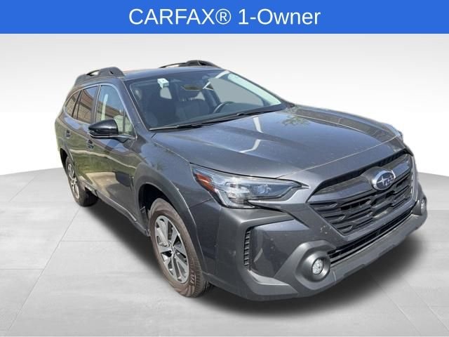 2025 Subaru Outback Premium's photo