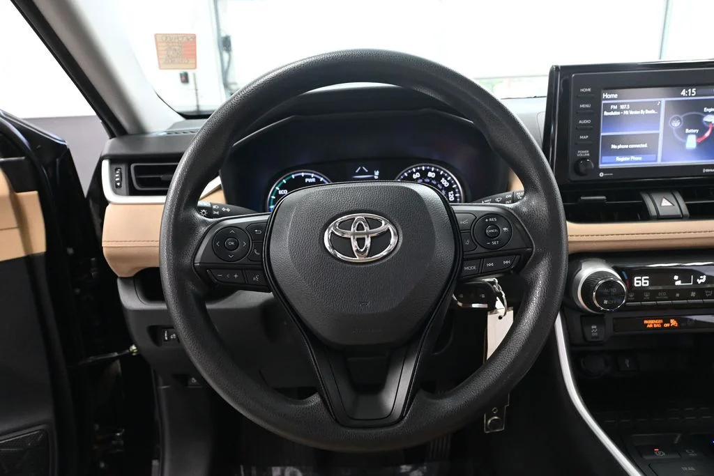 2022 Toyota RAV4 LE - Photo 25