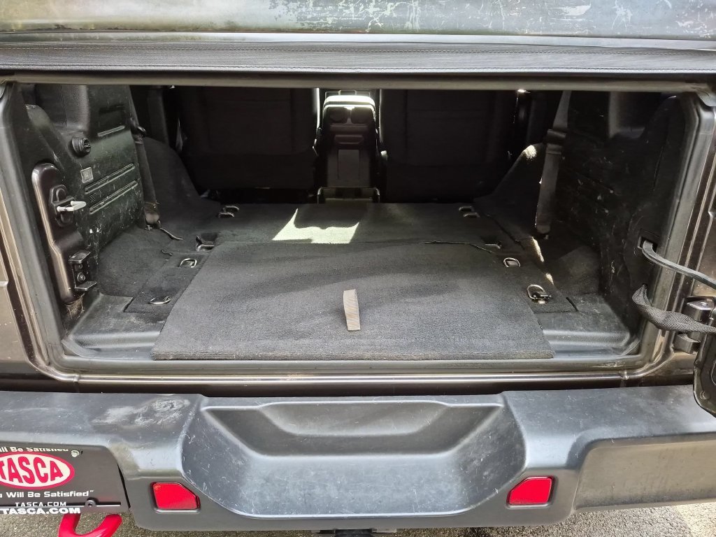 Used 2019 Gray Jeep Sport image 7