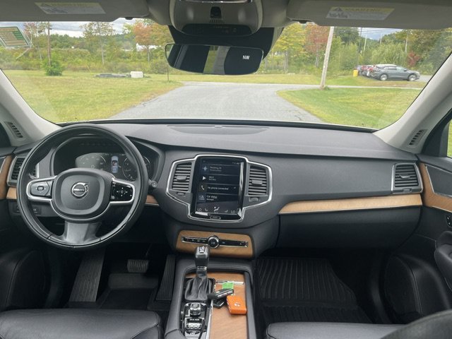 Used 2021 Silver Volvo Momentum image 10