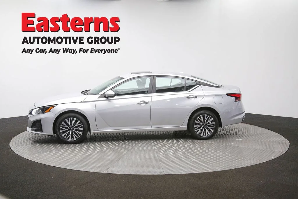 Used 2023 Silver Nissan 2.5 SV image 62