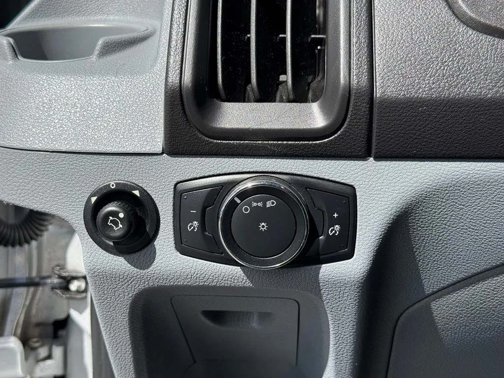 Used 2015 Ingot Silver Metallic Ford XL image 13