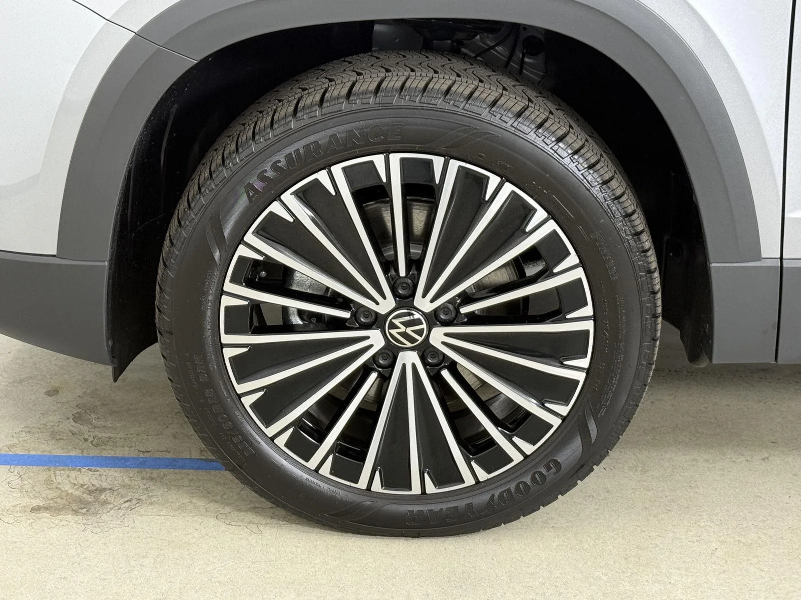 New 2026 Pyrite Silver Metallic Volkswagen SE image 11