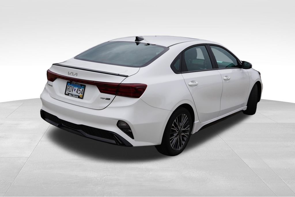 Used 2024 Snow White Pearl Kia GT-Line image 3