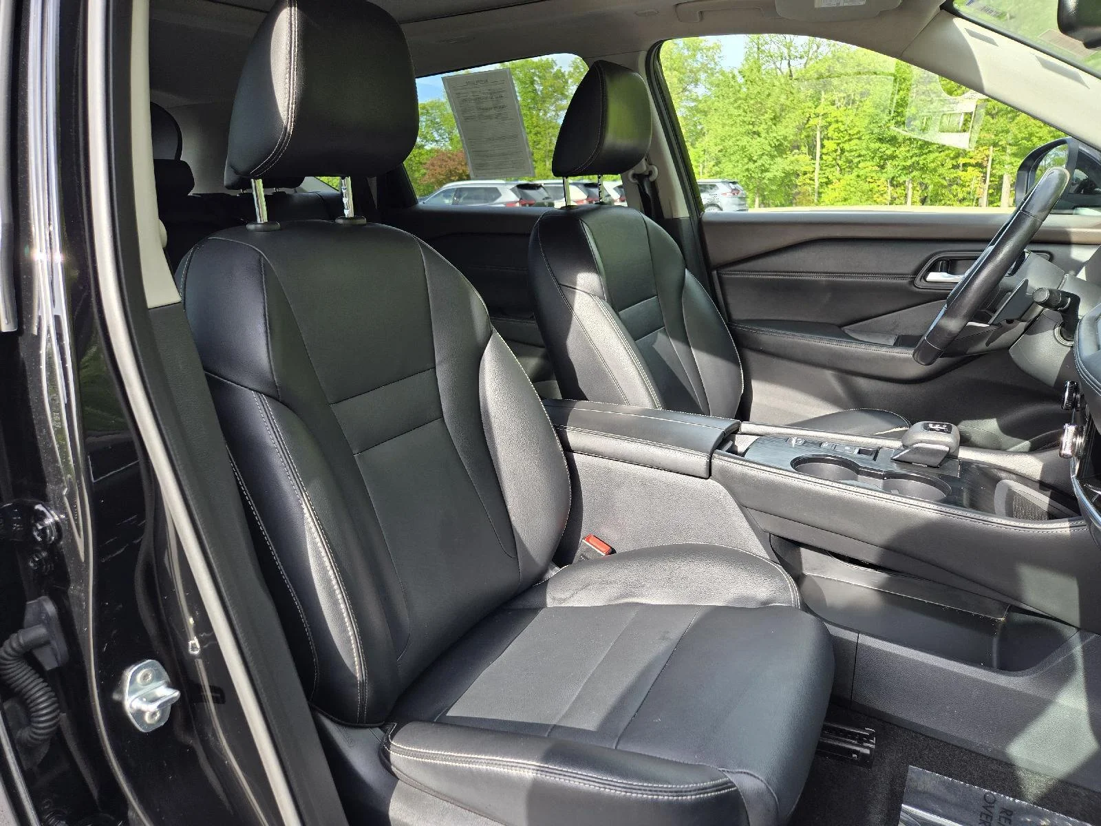 Used 2022 Super Black Nissan SL image 25