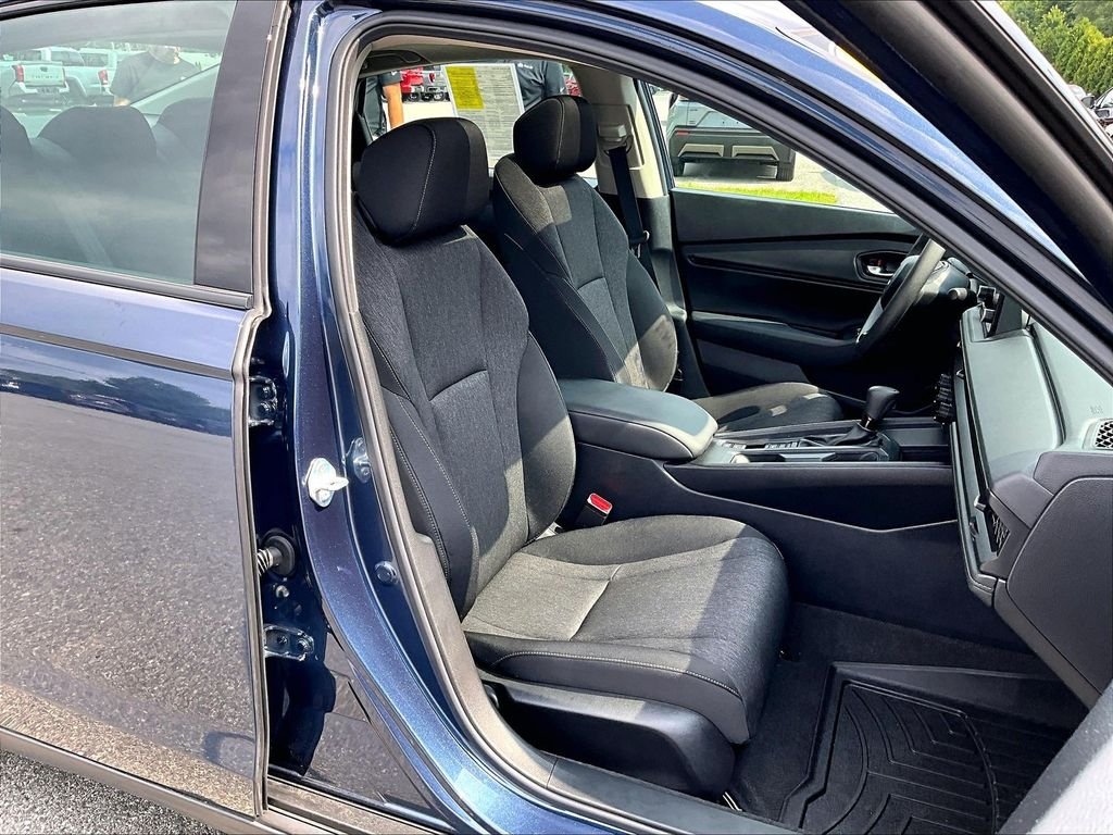 Used 2025 Blue Honda SE image 11