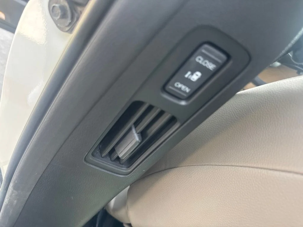 Used 2019 White Honda EX-L image 15