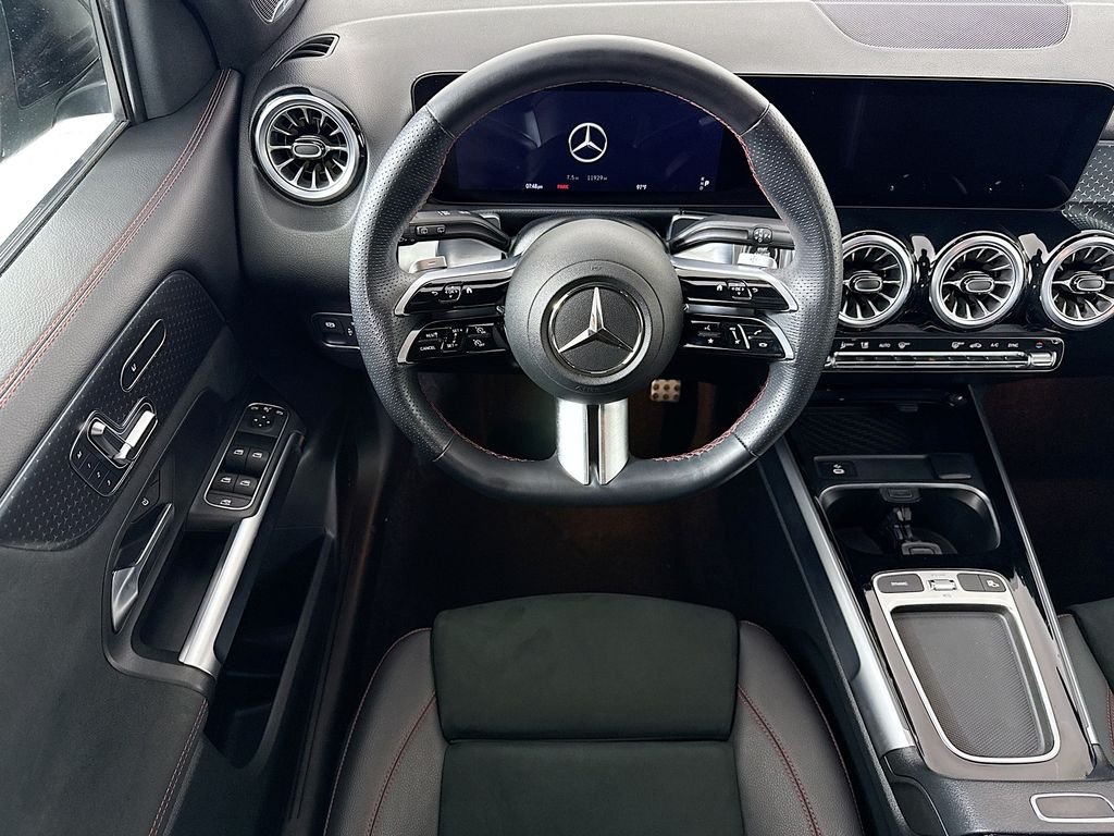 Used 2025 Night Black Mercedes-Benz GLB 250 image 10