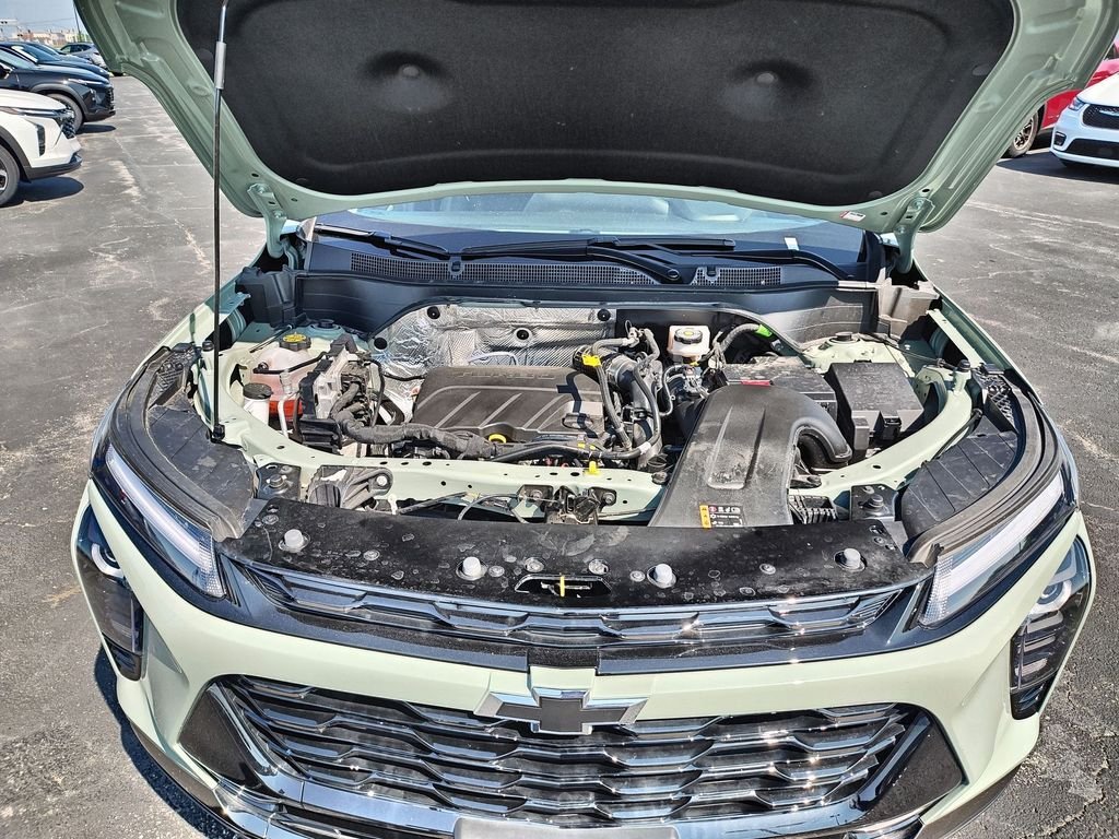 Used 2025 Green Chevrolet ACTIV image 25