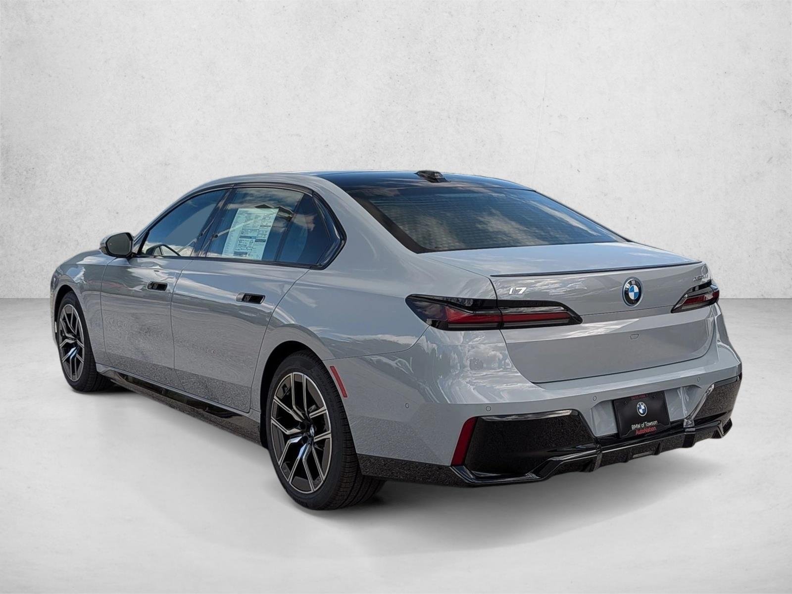 Used 2026 Brooklyn Grey Metallic BMW xDrive60 image 9