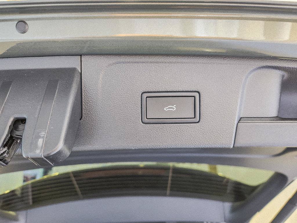 Used 2025 Green Pearl Volkswagen 2.0T Peak Edition image 21