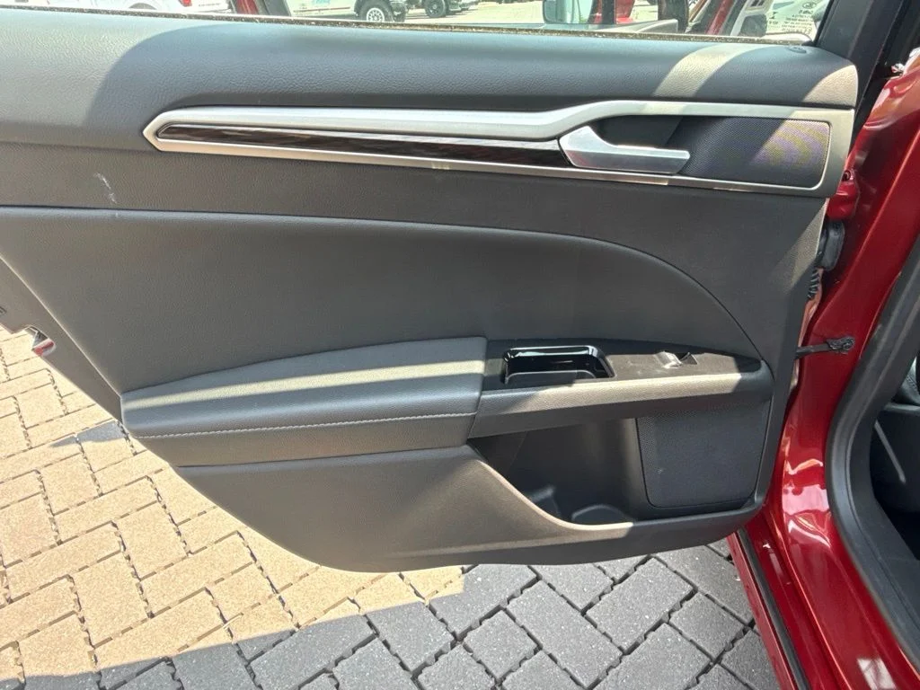 Used 2016 Red Ford SE image 26
