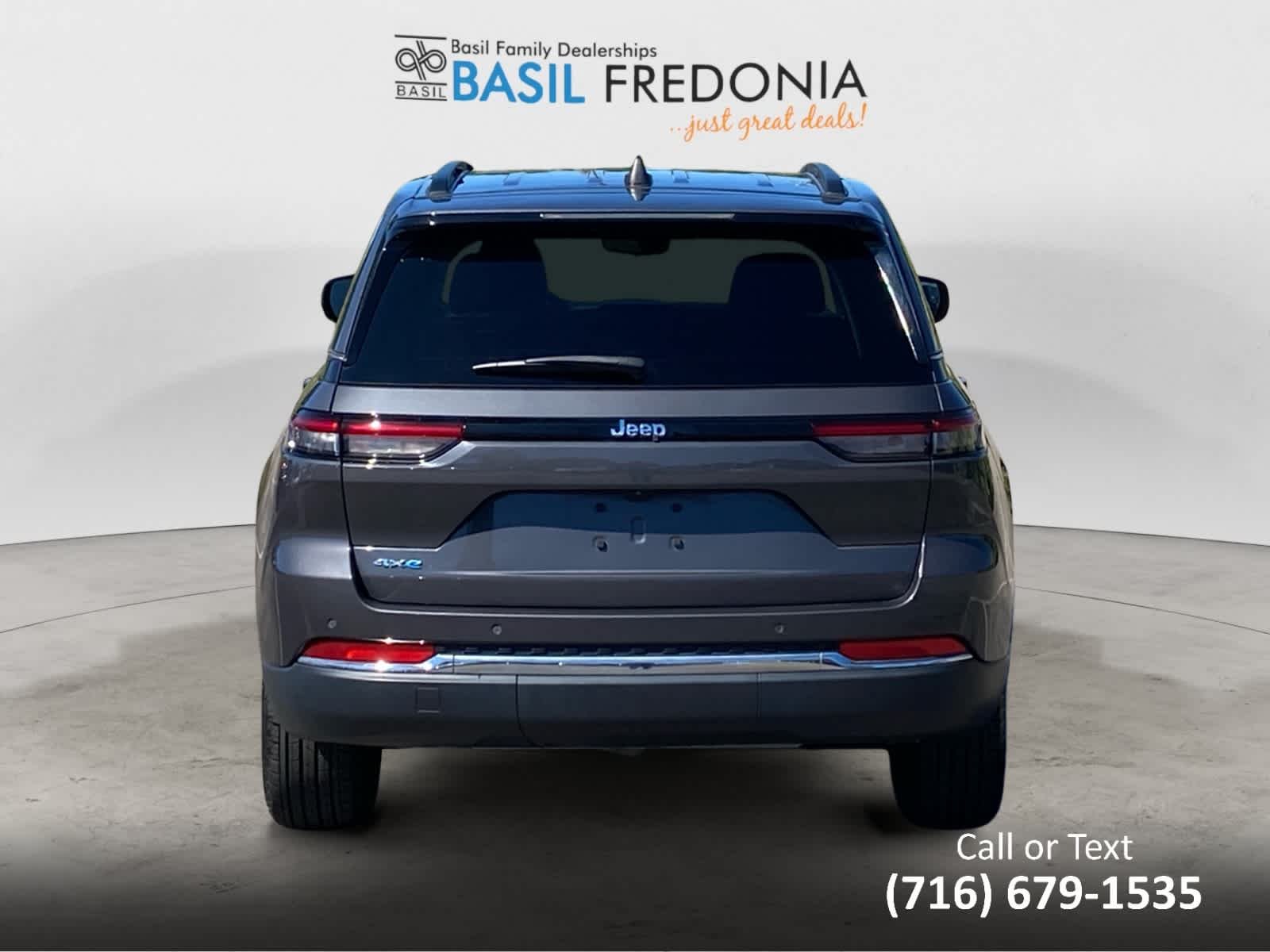Used 2023 Baltic Gray Metallic Clearcoat Jeep  image 9