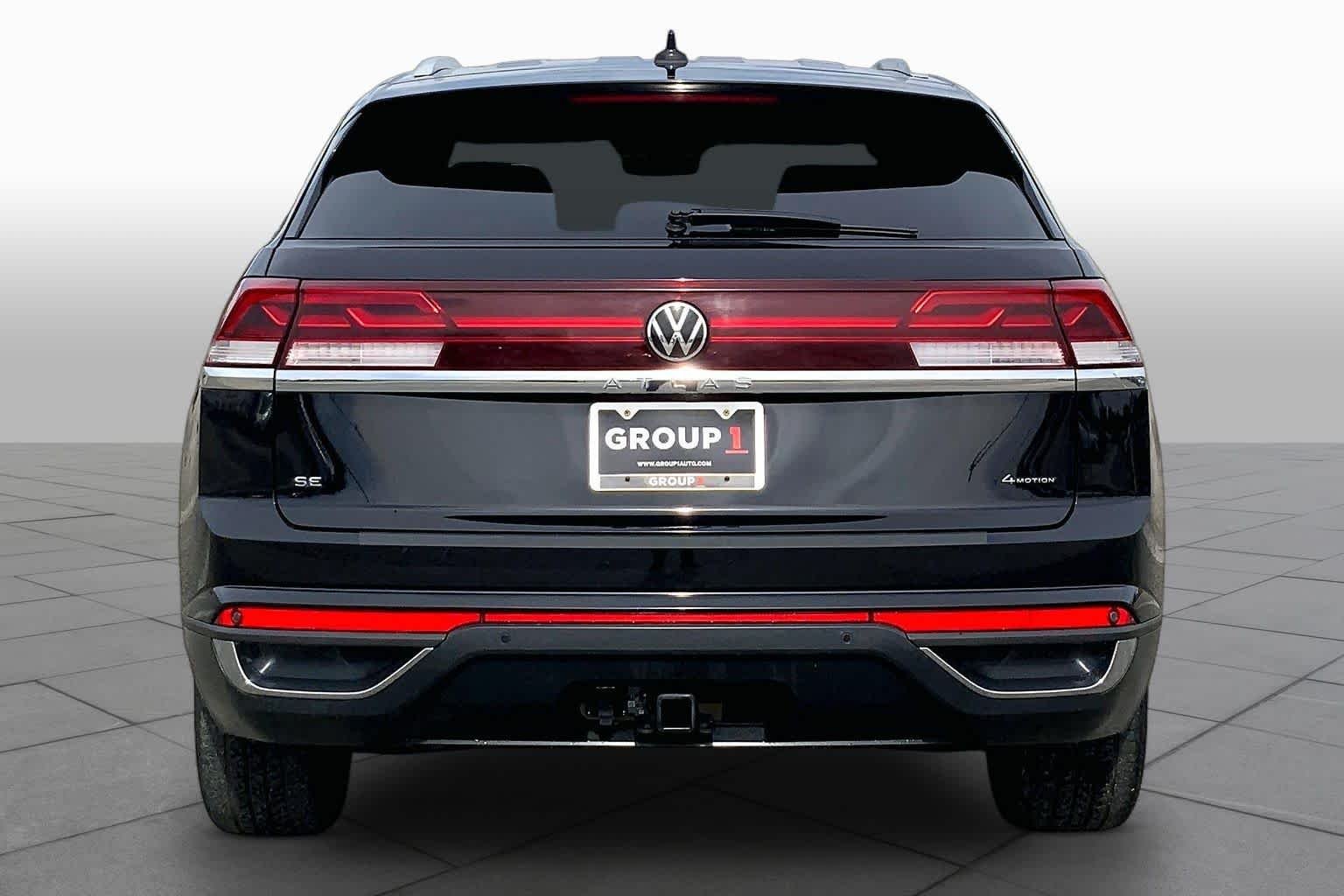 Used 2025 Deep Black Pearl Volkswagen 2.0T SE w/Technology image 5