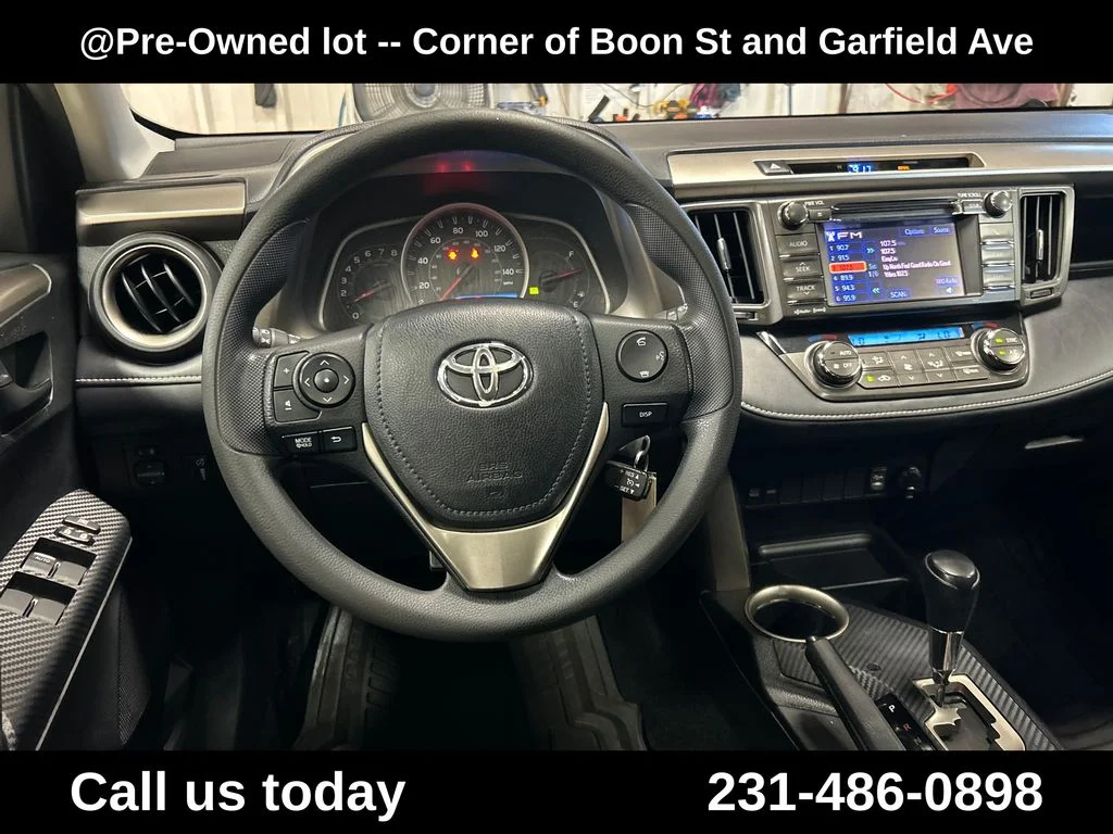 Used 2013 Red Toyota XLE image 17
