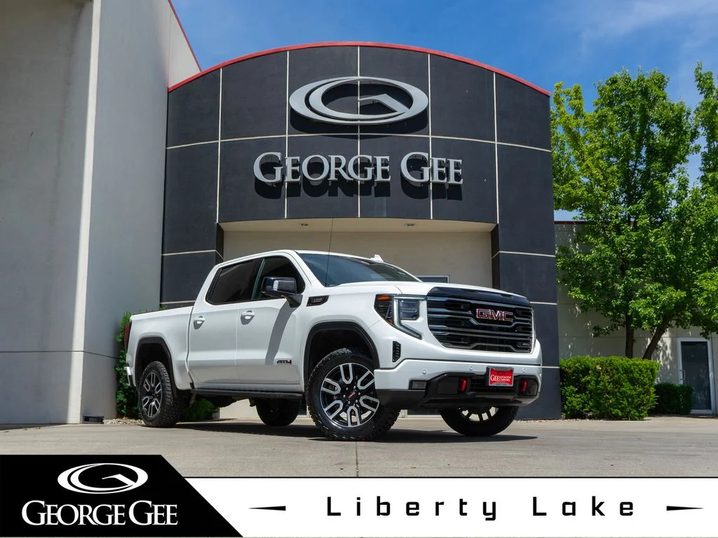 Used 2025 White GMC AT4 image 1