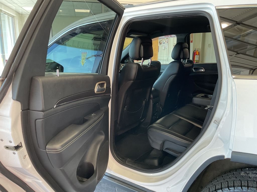 Used 2015 White Jeep Limited image 28