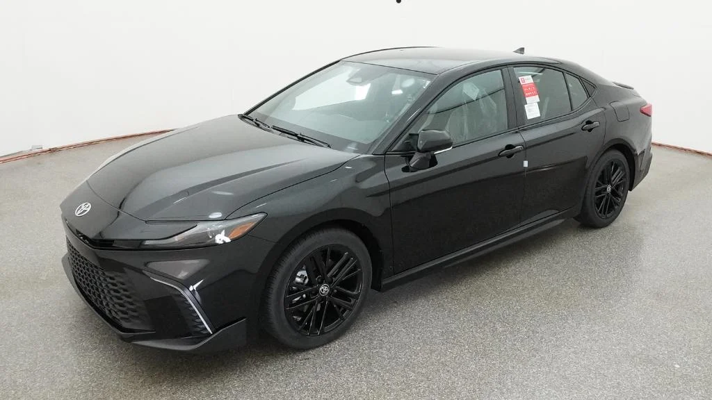 2026 Toyota Camry SE Hybrid's photo