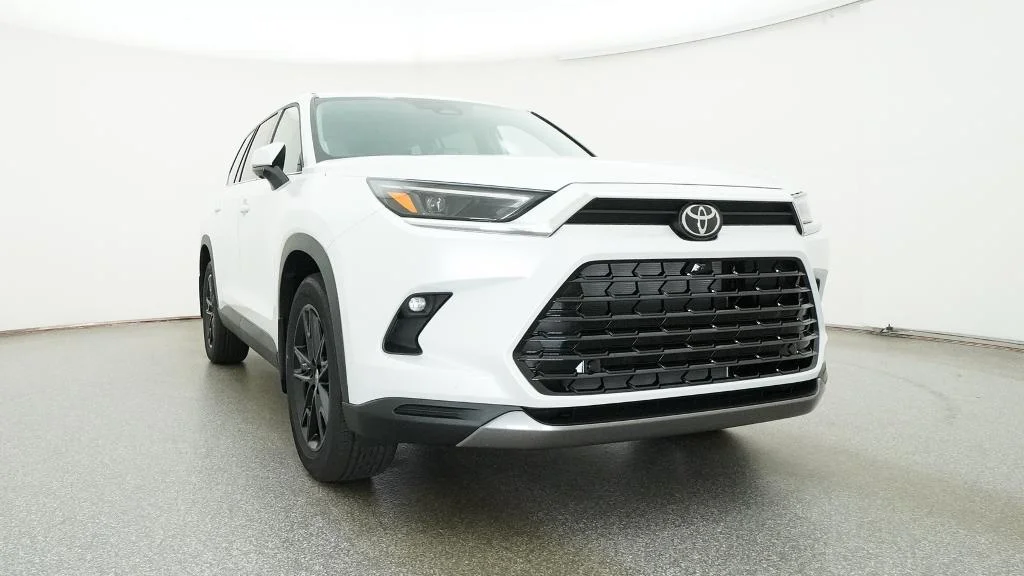 New 2026 Wind Chill Pearl Toyota Platinum image 7