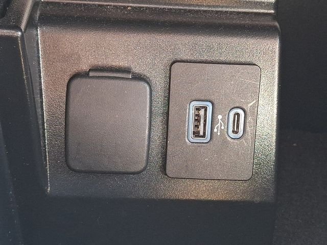 Used 2023 Black Ford XLT image 26