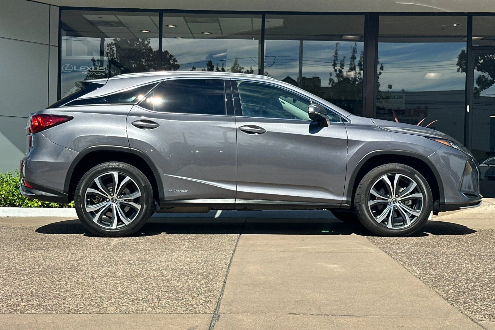 Used 2021 Gray Pearl Lexus 450h image 3
