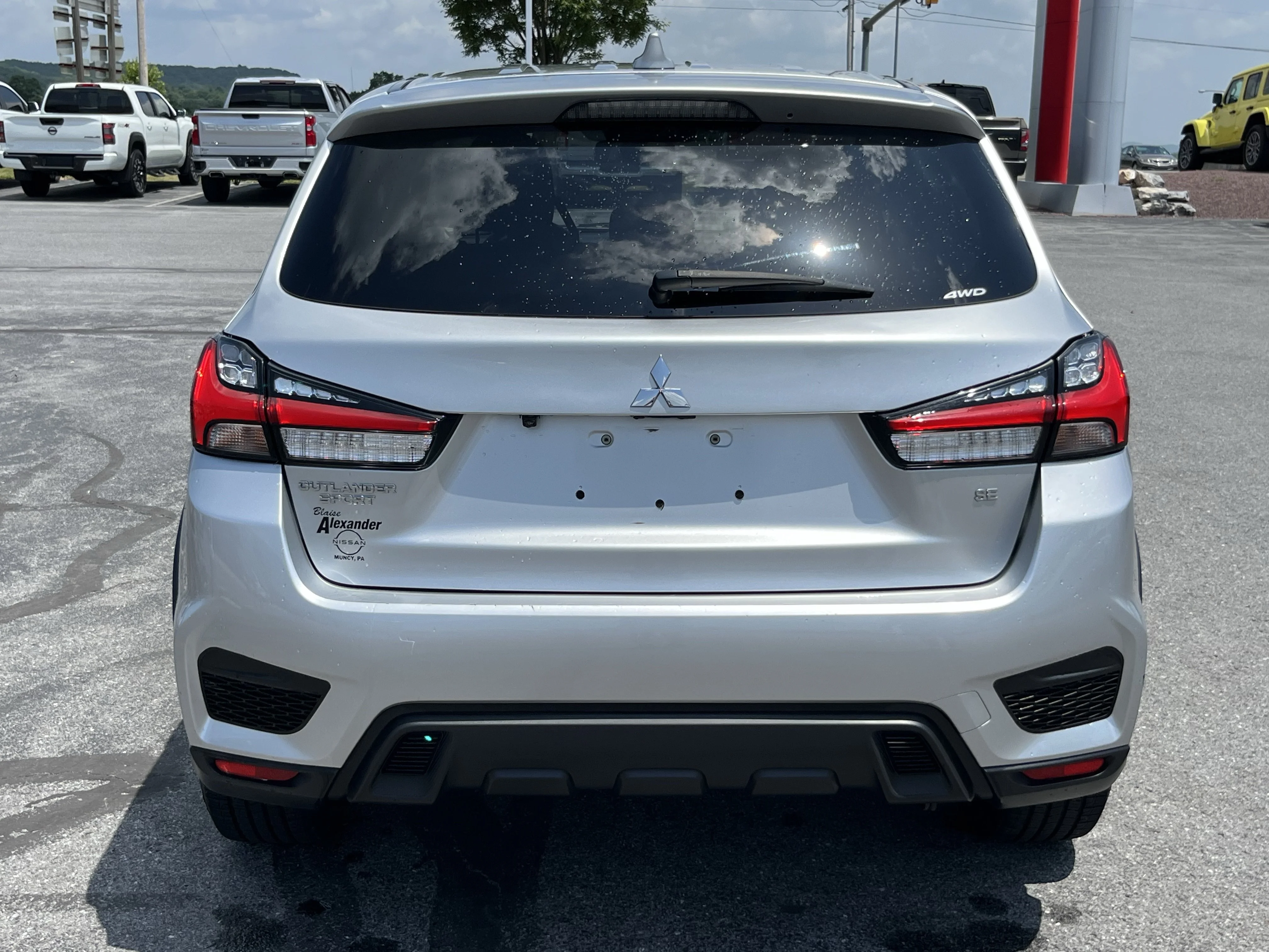 Used 2020 Alloy Silver Metallic Mitsubishi  image 6
