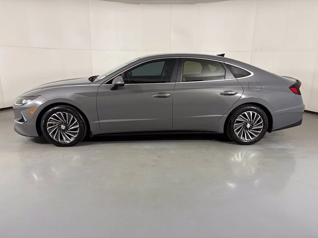 Used 2022 Gray Hyundai SEL image 5
