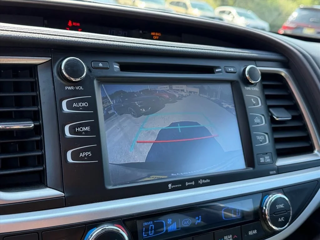 Used 2017 Black Toyota XLE image 24