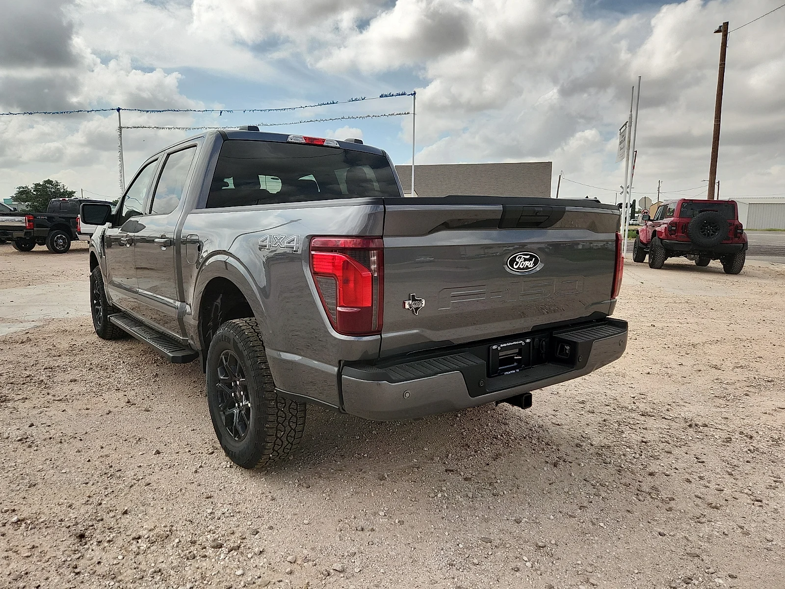 New 2026 Carbonized Gray Metallic Ford XLT image 5