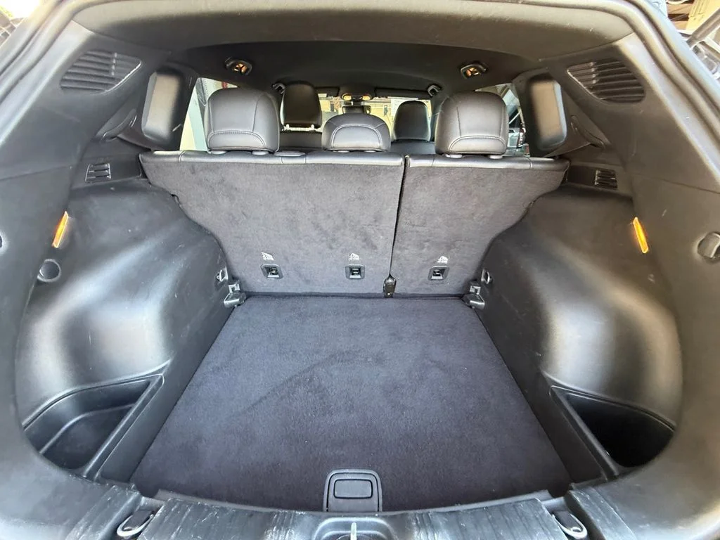 Used 2024 Black Jeep Latitude image 19