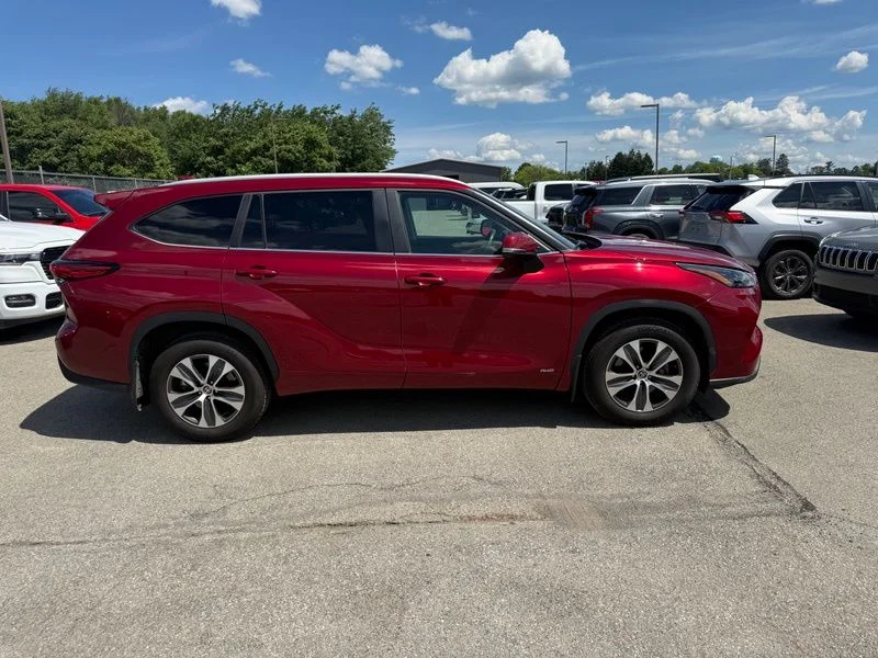 Used 2023 Red Toyota XLE image 5